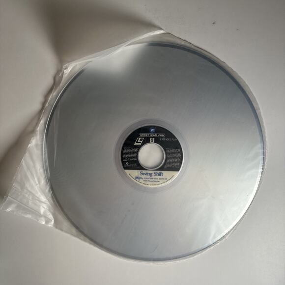 SWING SHIFT Laserdisc LD GOOD CONDITION KURT RUSSELL GOLDIE HAWN GREAT FILM! - Picture 4 of 4